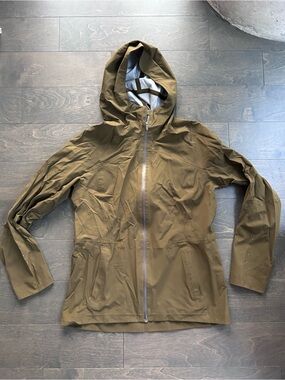 Women’s Lululemon Rain Jacket Size 8